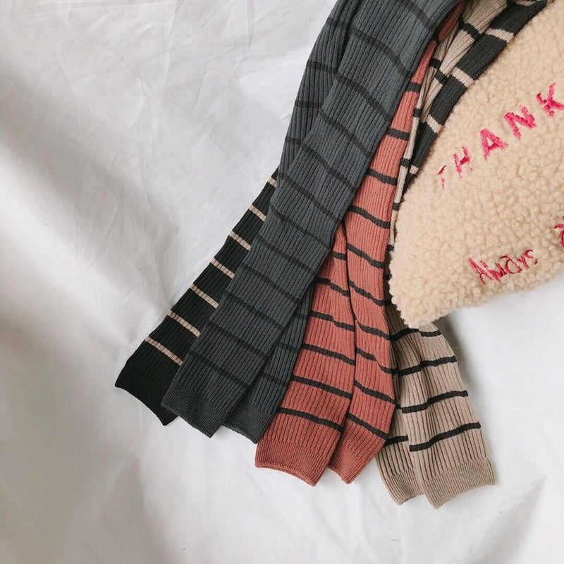 Legging Bébé Tricoté à Rayures – Extensible, Doux et Polyvalent pour Enfants