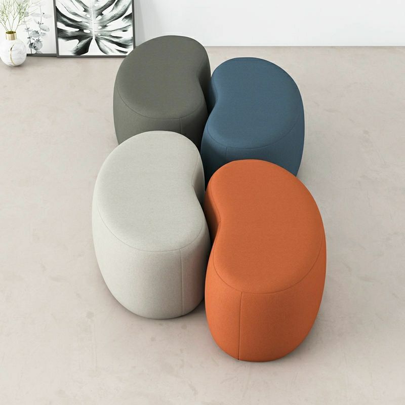 Canapé de salon, table basse, tabouret