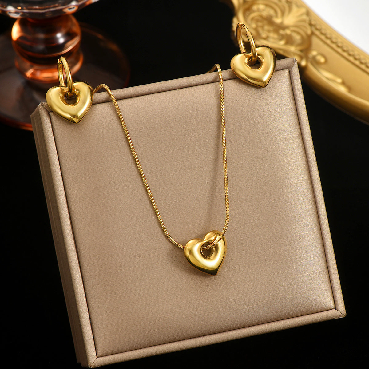 Ensemble Collier Pendentif Cœur et Boucles d’Oreilles Anneaux en Acier Inoxydable Doré 18K - Cadeau Élégant Étanche pour Femme