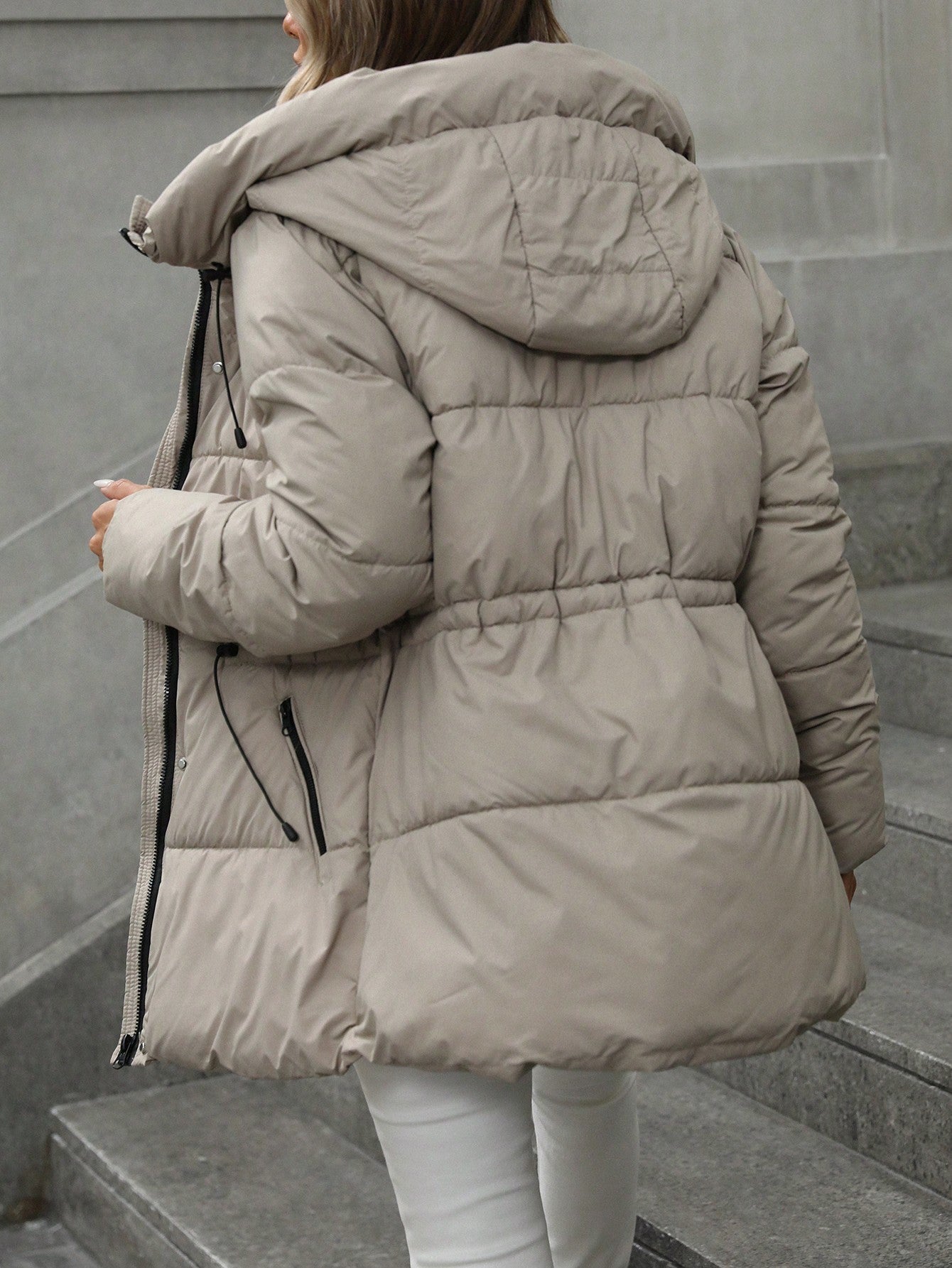 Manteau Matelassé Femme – Hiver, Longueur Mi-cuisse, Capuche & Taille Ajustable