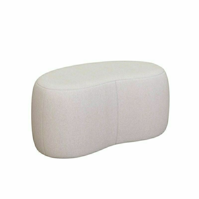 Canapé de salon, table basse, tabouret