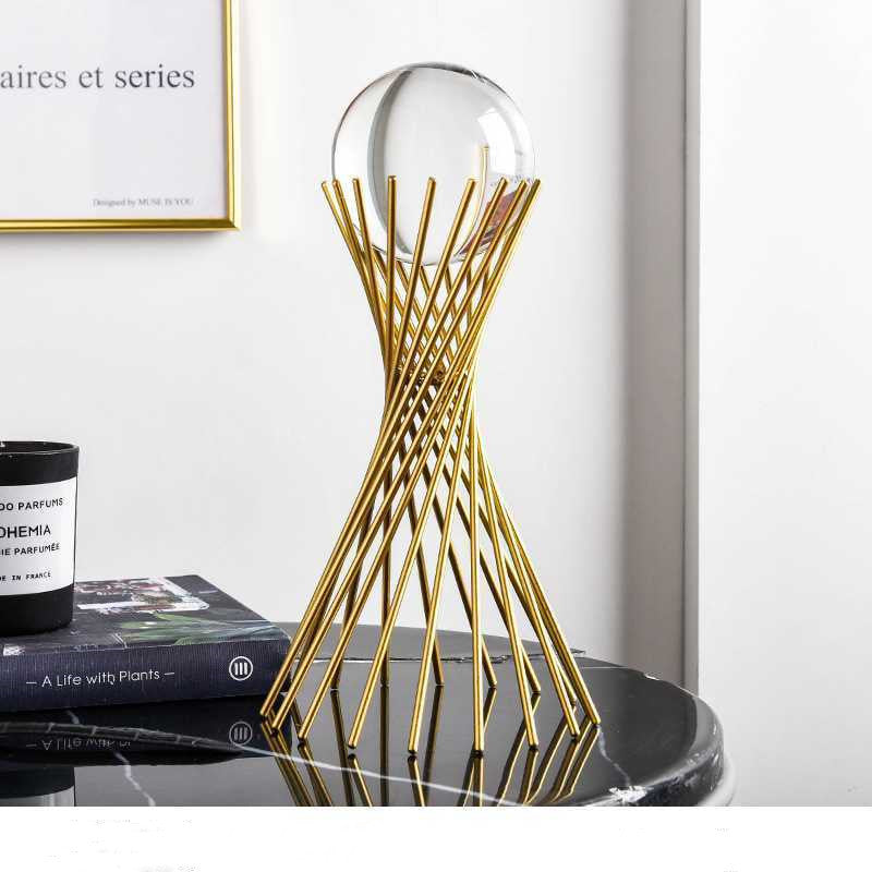 Décoration en métal avec boule de cristal pour salon