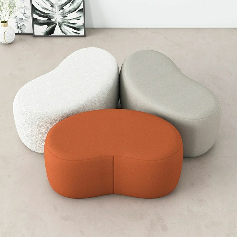 Canapé de salon, table basse, tabouret