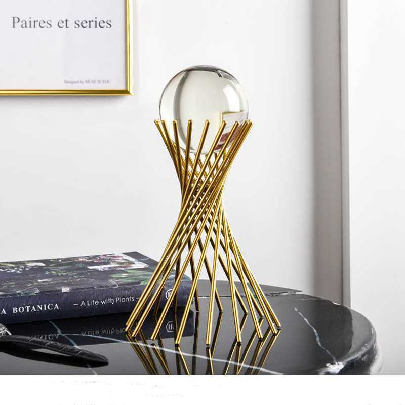 Décoration en métal avec boule de cristal pour salon