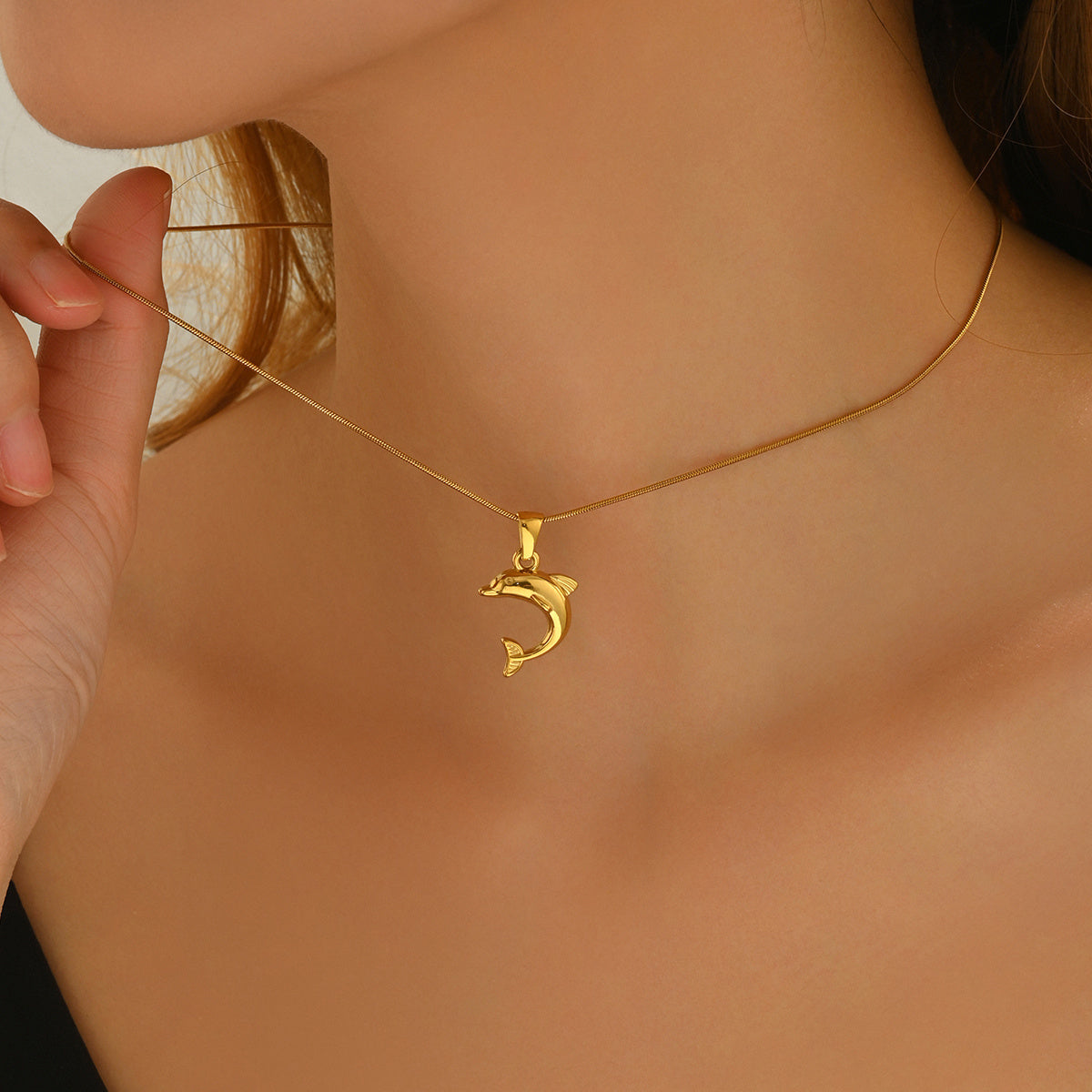 Ensemble Collier et Boucles d’Oreilles Dauphin en Forme de Cœur en Acier Inoxydable Doré 18K – Cadeau Élégant Étanche & Hypoallergénique