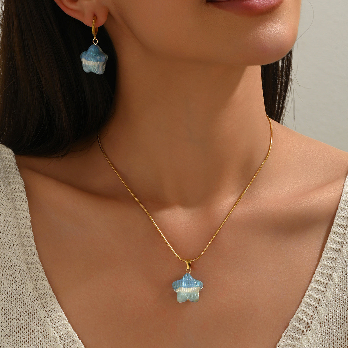 Ensemble Collier et Boucles d’Oreilles Étoile en Acier Inoxydable Doré 18K – Bleu Nacré, Étanche & Hypoallergénique