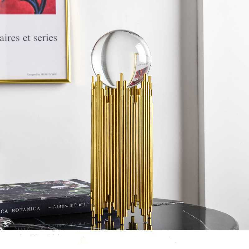 Décoration en métal avec boule de cristal pour salon