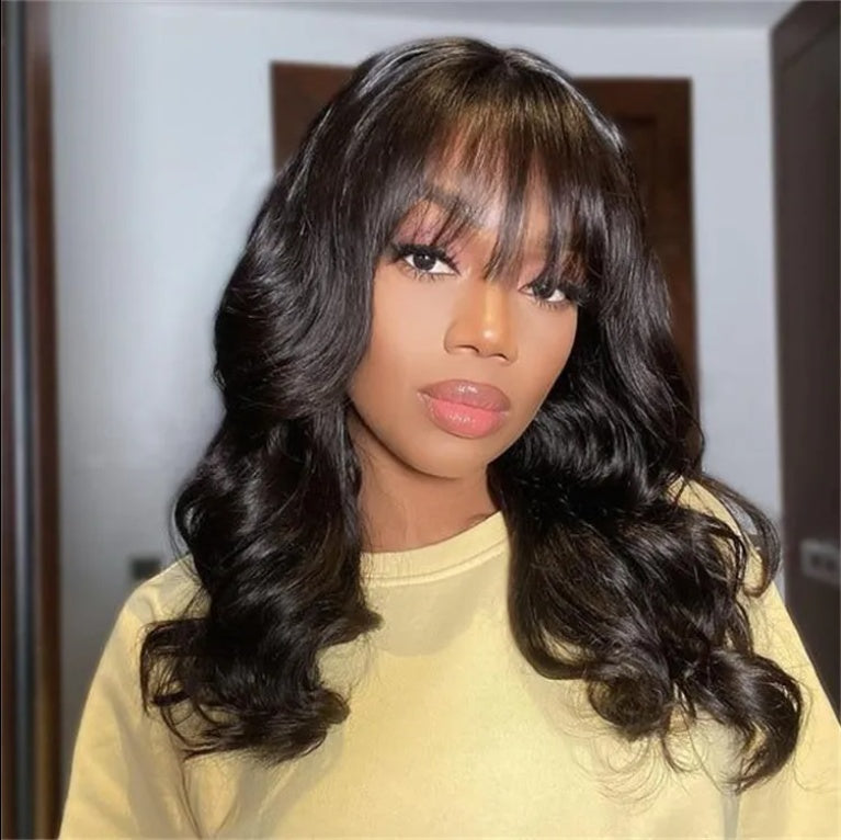 Perruque 13x5 Body Wave Sans Colle avec Frange – HD Dentelle Pré-coupée – Cheveux 100% Humains
Pre-Glue-Free 13x5 Body Wave Lace Front Wig with Bangs – HD Pre-Cut Lace Human Hair Wig