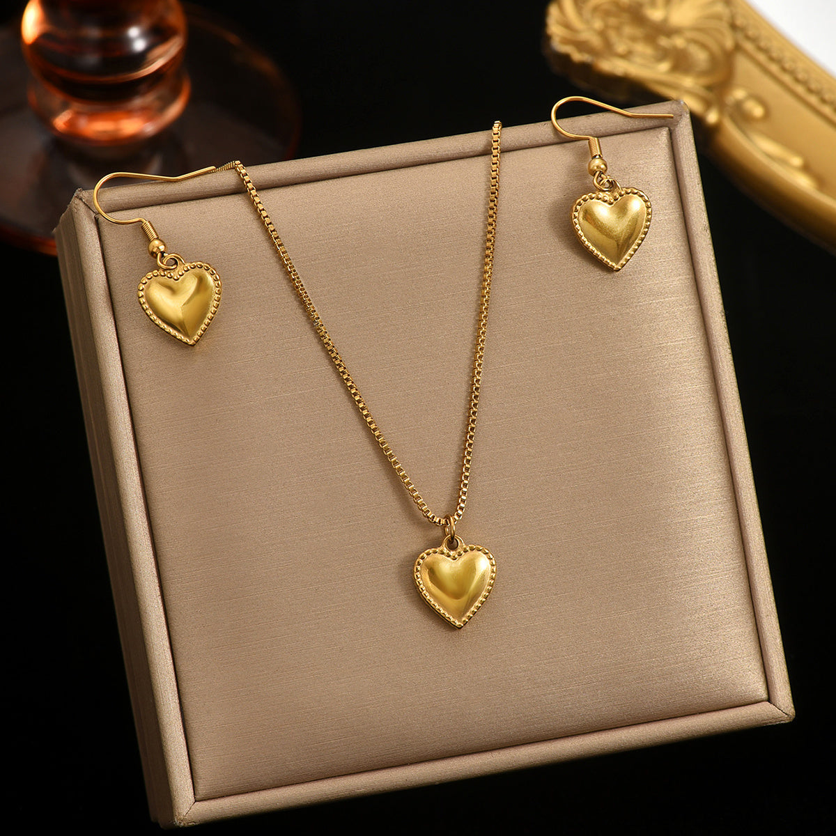 Ensemble Collier et Boucles d’Oreilles Cœur Bombé en Acier Inoxydable Doré 18K – Étanche & Hypoallergénique
