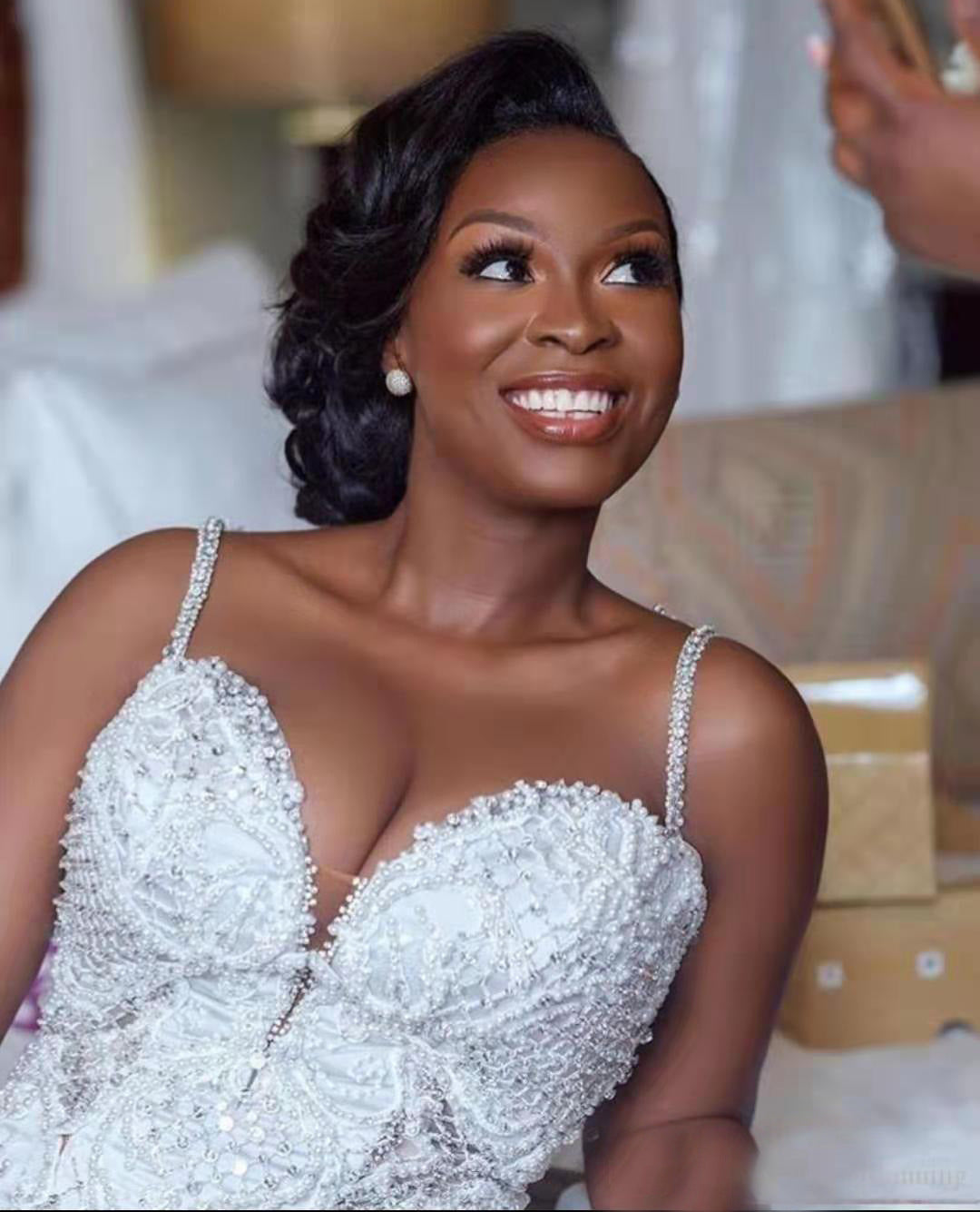 Robe de mariée africaine sirène en dentelle avec découpes