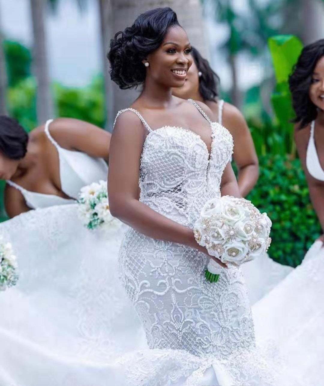 Robe de mariée africaine sirène en dentelle avec découpes