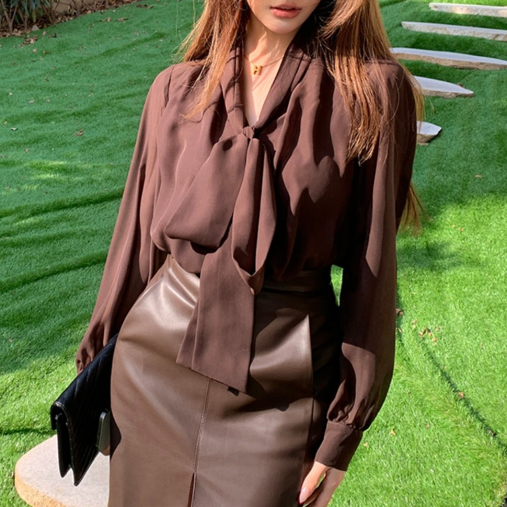 Top femme marron col V avec lacets – Style élégant et raffiné