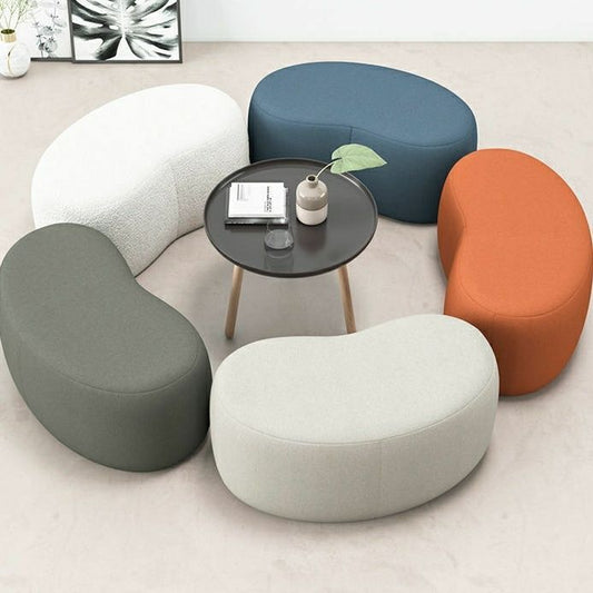 Canapé de salon, table basse, tabouret